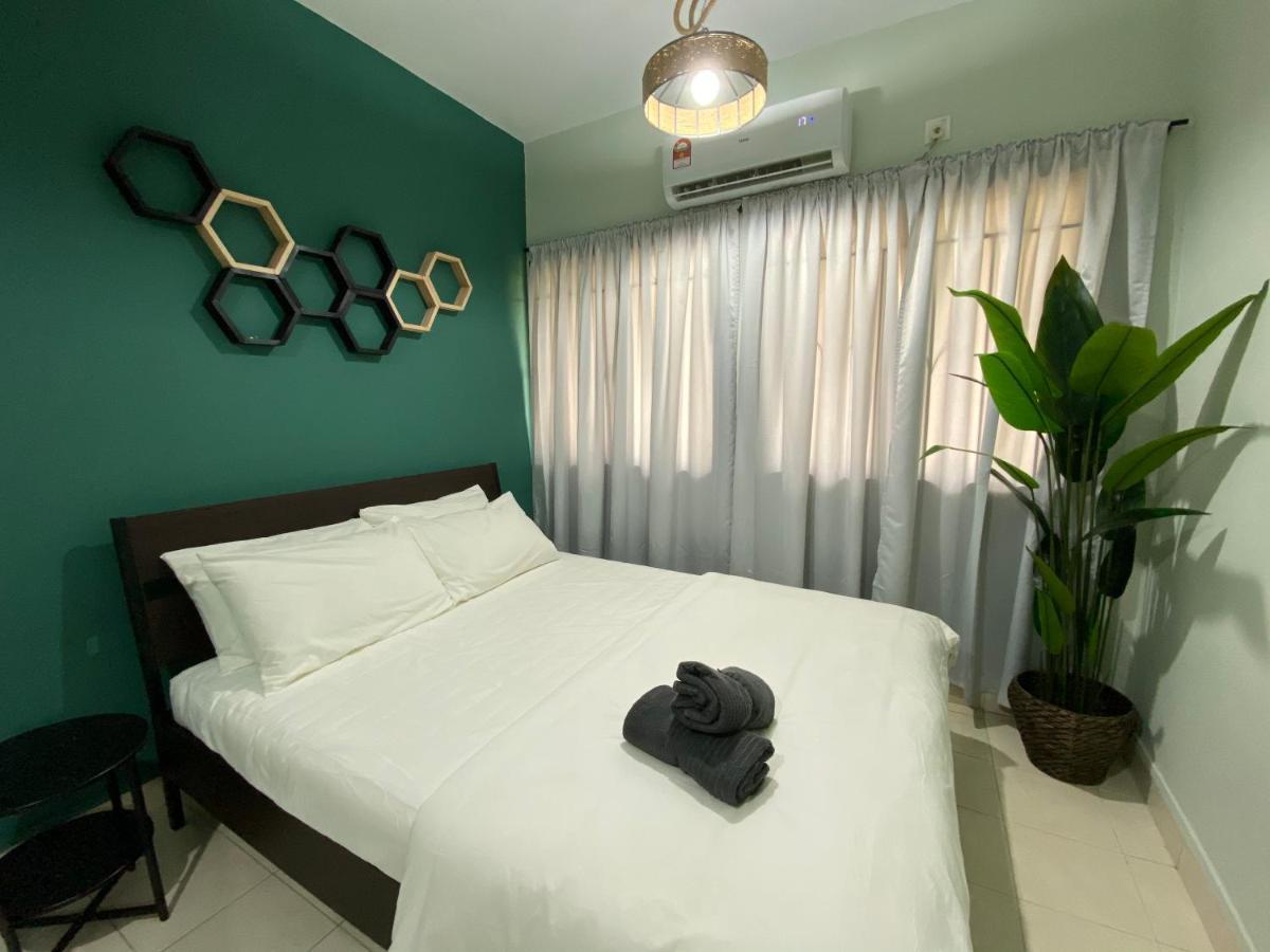 Apartment 118-nineteen Hideout