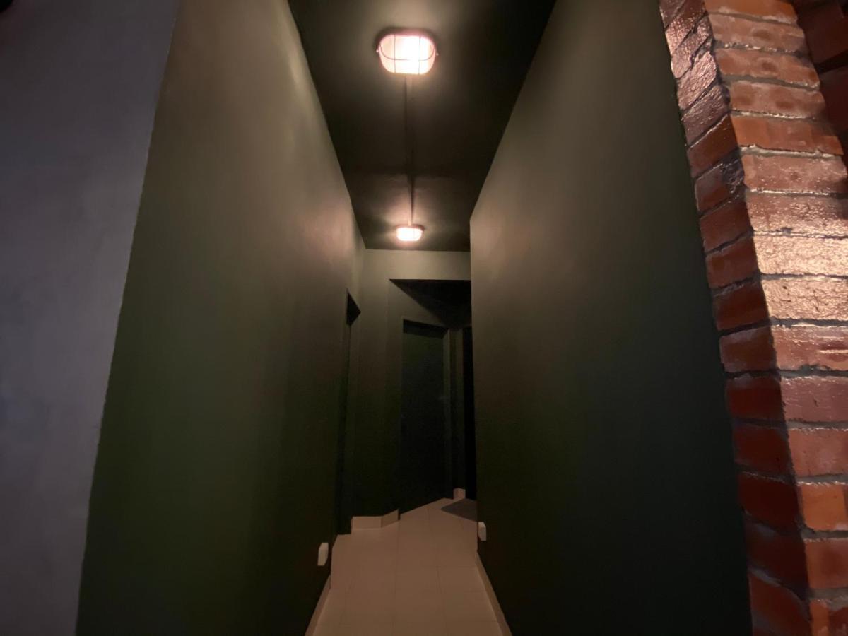 118-nineteen Hideout