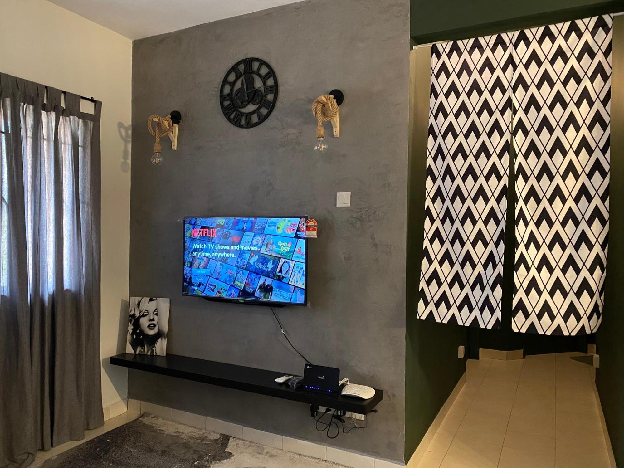 Apartment 118-nineteen Hideout *